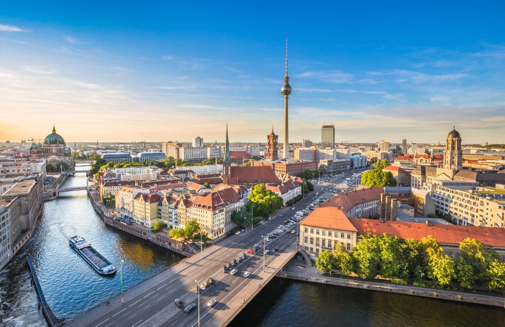 Ausschnitt von Berlin mit Fernsehturm - Symbolbild für Reisen nach Berlin.