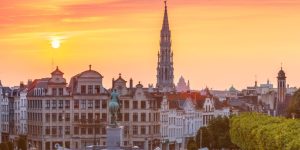 Sonnenuntergang über Brüssel - Symbolbild für Reisen in Europa.